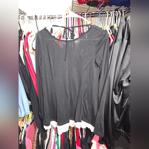 💋5/20 rewind black top with lace size small - Picture 3 of 4